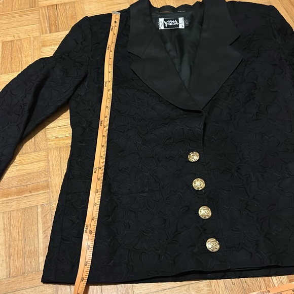 Louis Feraud - Picture 8 of 16